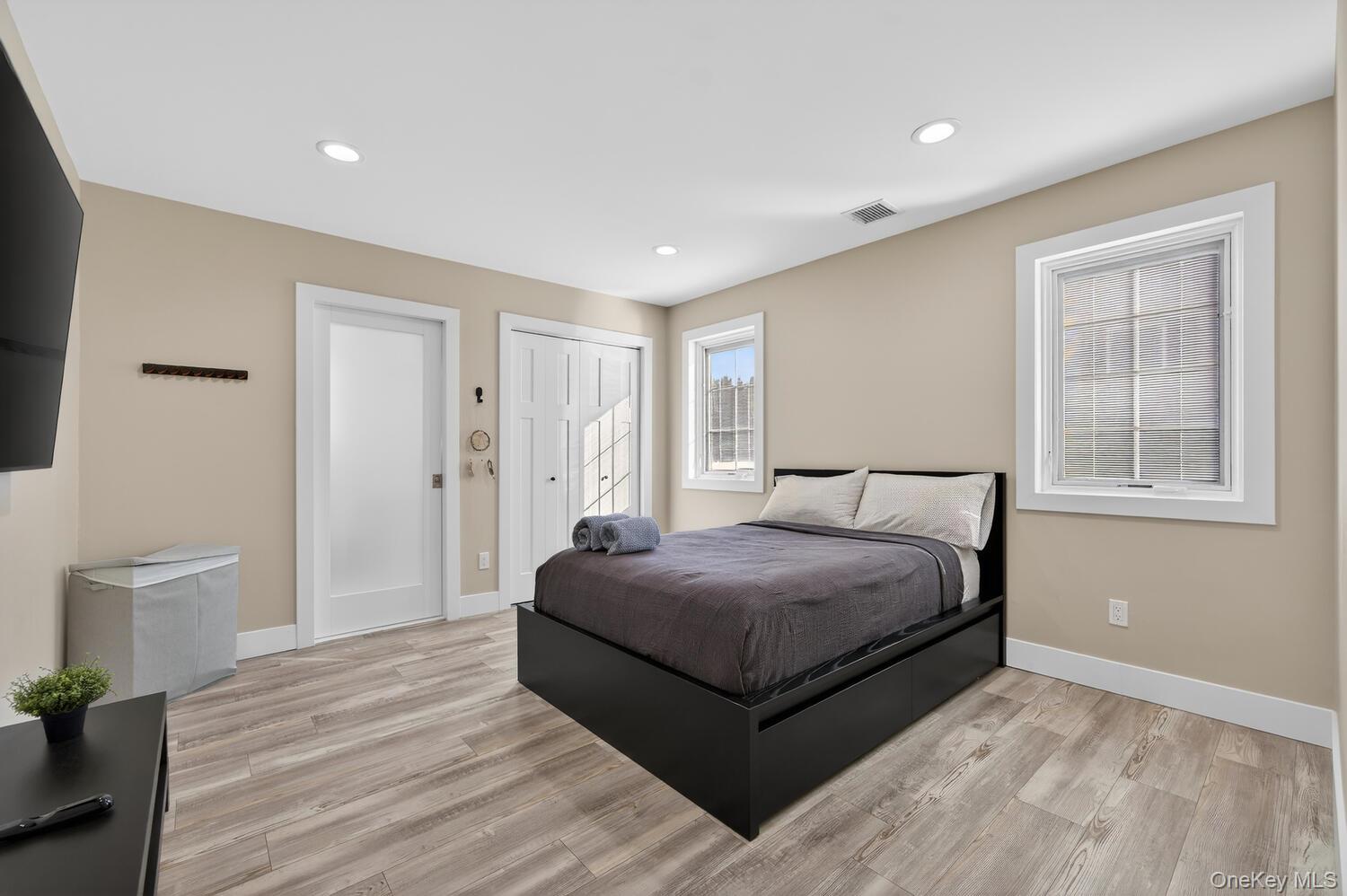 #17 photo, 14 Woodland Drive, Old Bethpage , NY 11804