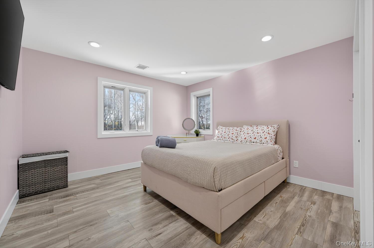 #19 photo, 14 Woodland Drive, Old Bethpage , NY 11804