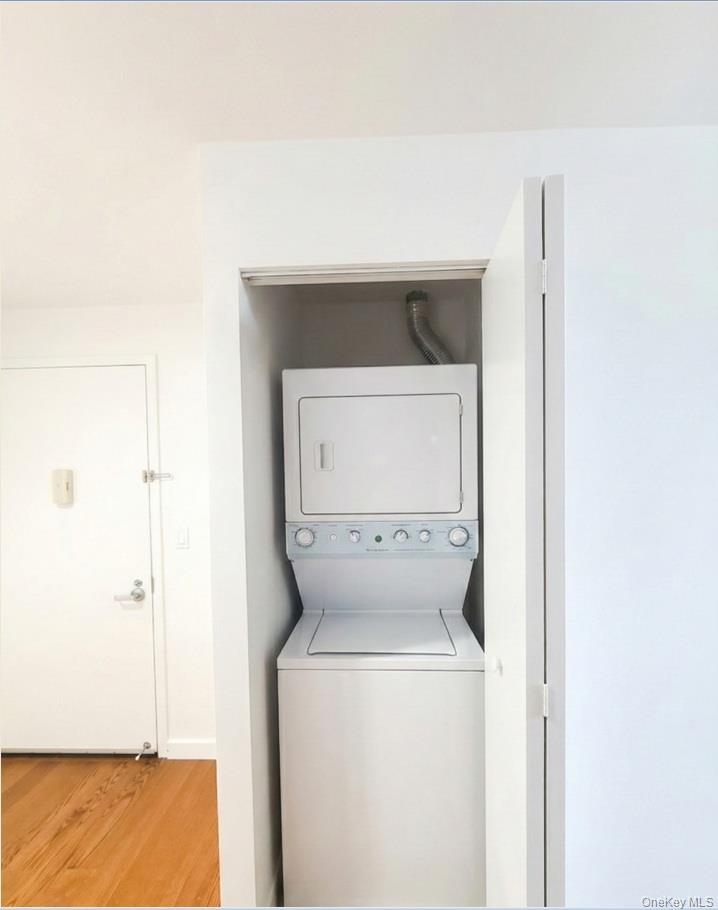 #11 photo, 40-28 College Point Boulevard, Flushing , NY 11354