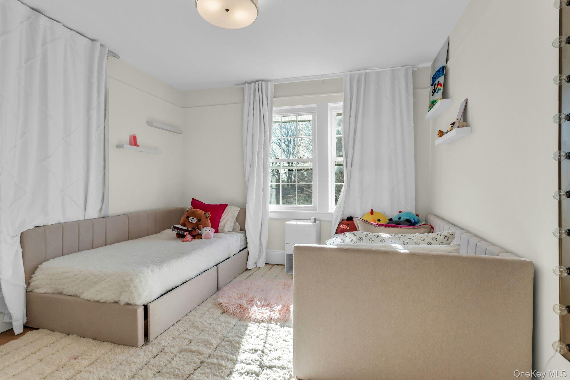 #19 photo, 32 Katherine Street, Locust Valley , NY 11560