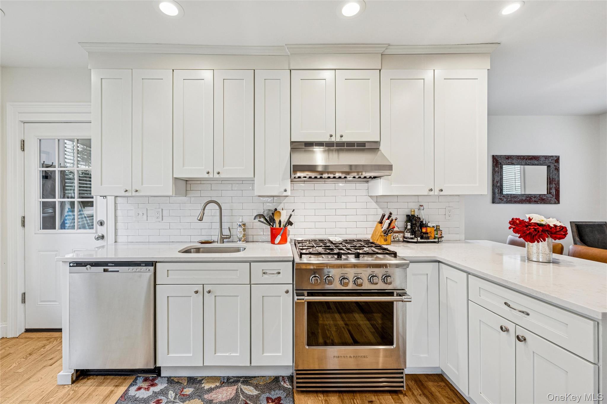 #10 photo, 27 Hewlett Court, מחוז סאפוק Babylon , NY 11702