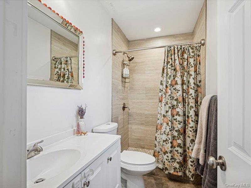 #16 photo, 27 Hewlett Court, מחוז סאפוק Babylon , NY 11702