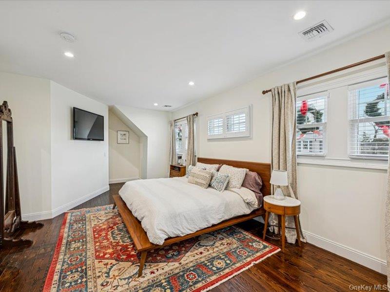 #18 photo, 27 Hewlett Court, מחוז סאפוק Babylon , NY 11702