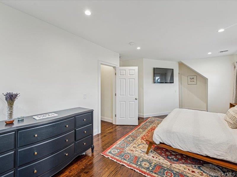 #19 photo, 27 Hewlett Court, מחוז סאפוק Babylon , NY 11702