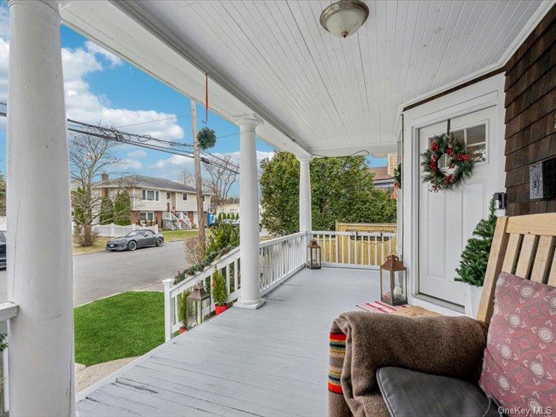 #4 photo, 27 Hewlett Court, מחוז סאפוק Babylon , NY 11702