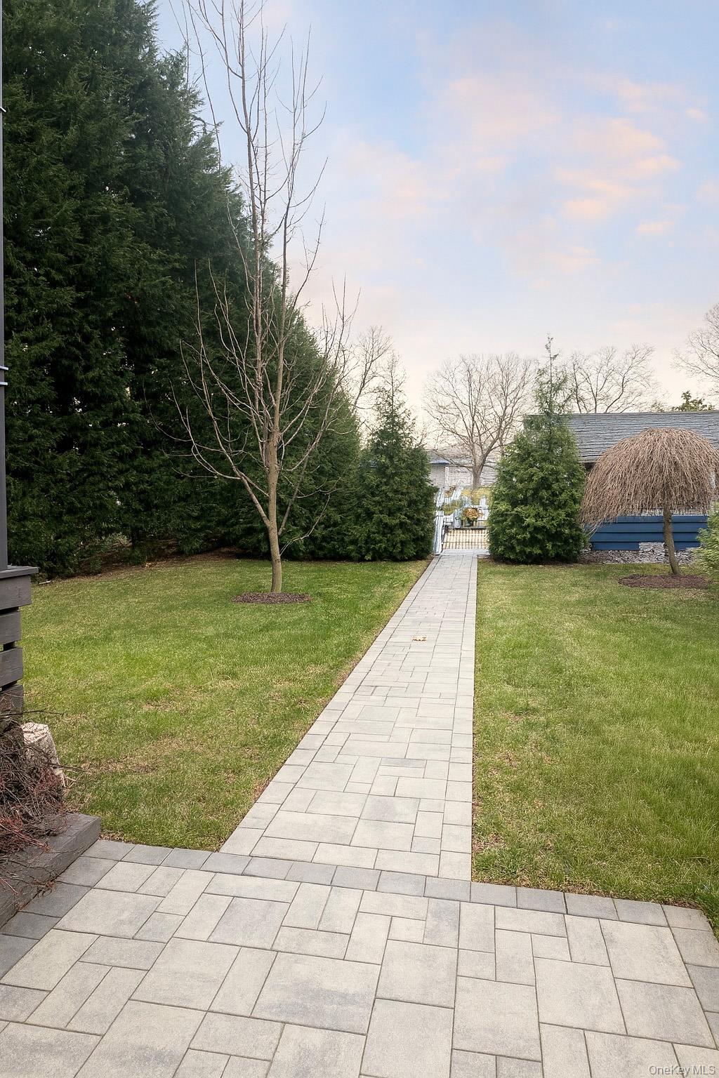 #20 photo, 38 E Hamilton Avenue, নাসাউ কাউন্টি Massapequa , NY 11758