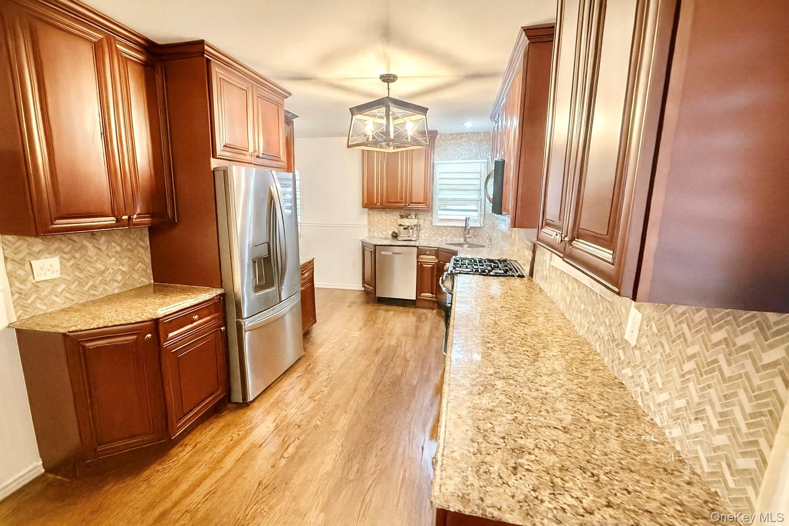 #3 photo, 38 E Hamilton Avenue, নাসাউ কাউন্টি Massapequa , NY 11758