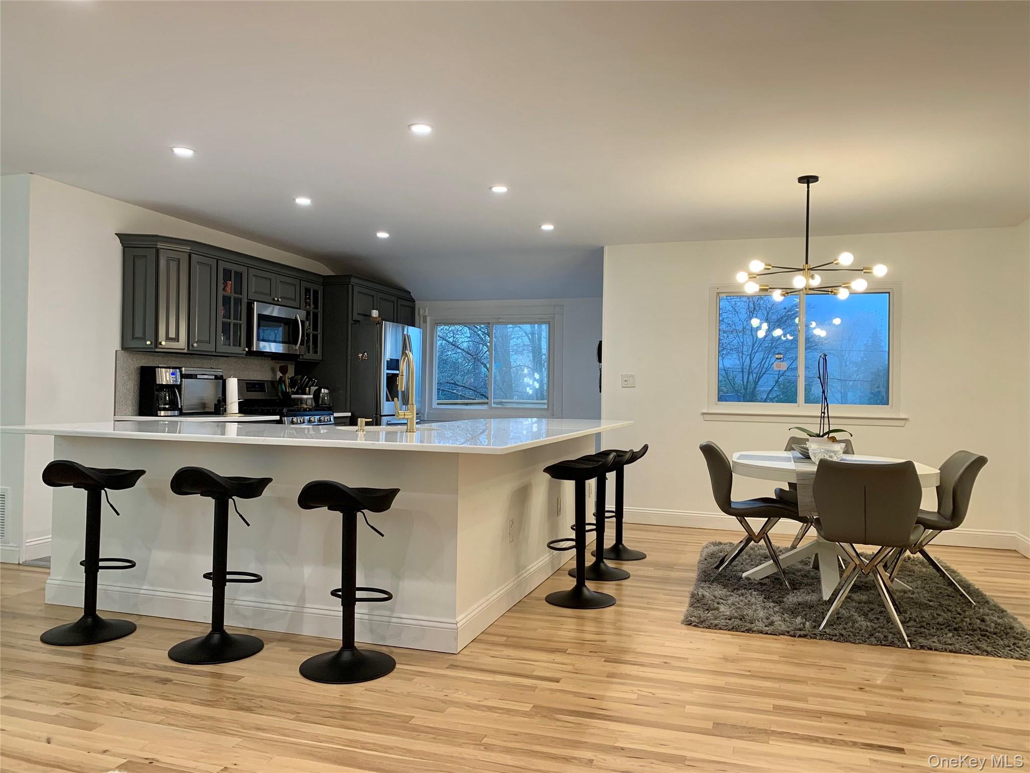 #2 photo, 51 Lauren Avenue, सफ़ोक काउंटी Dix Hills , NY 11746