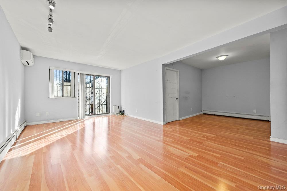 #10 photo, 86-27 57th Avenue, কুইন্‌স Elmhurst , NY 11373