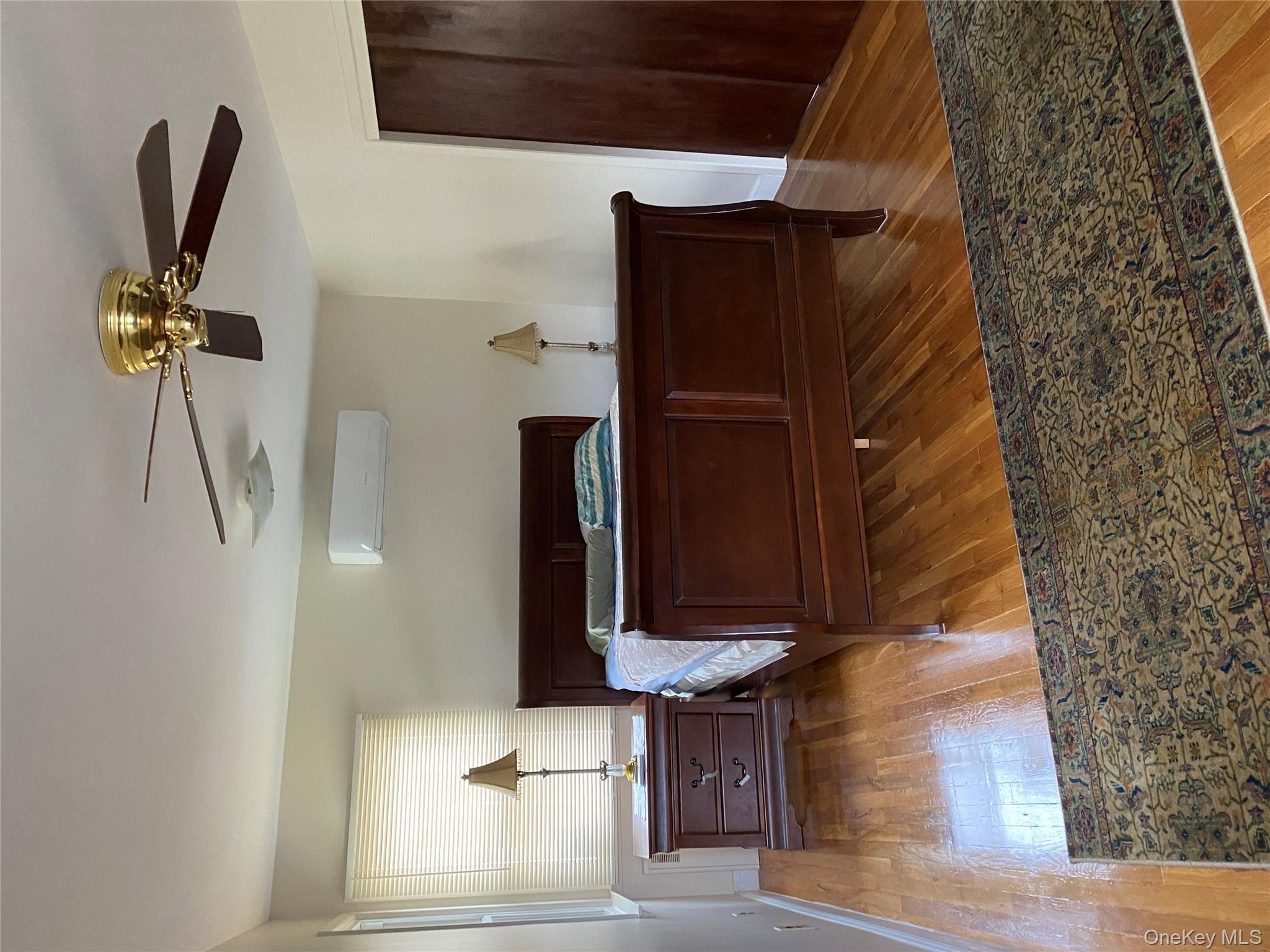 #1 photo, 81-46 266 St, Glen Oaks , NY 11004