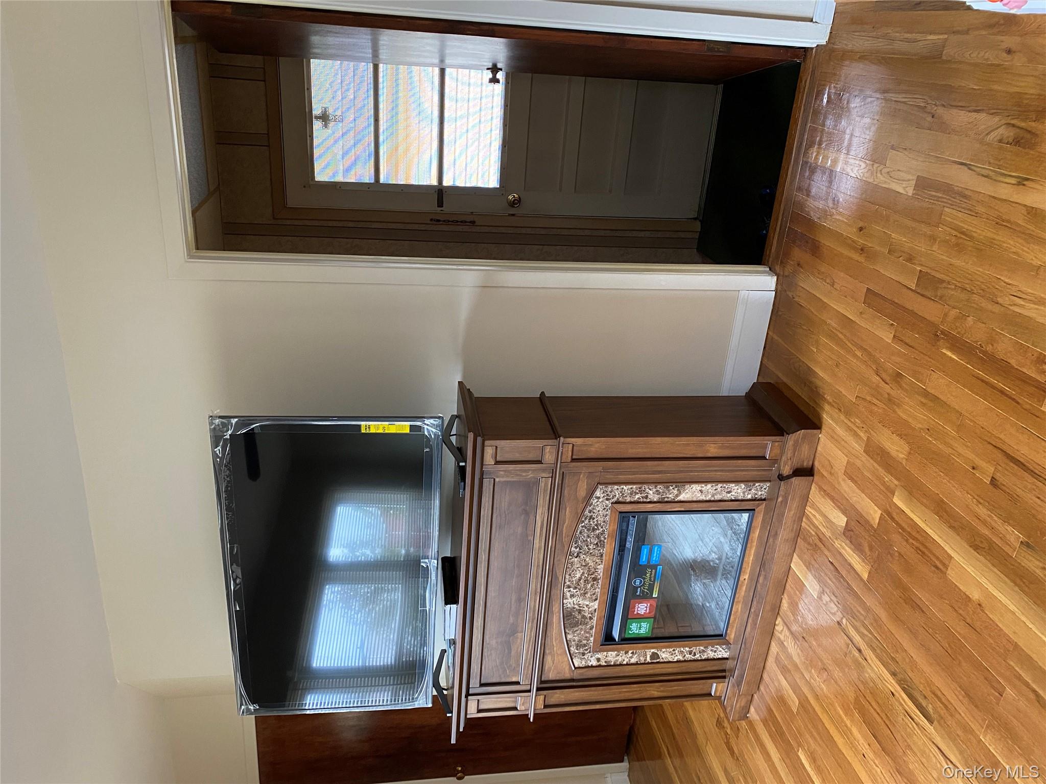 #10 photo, 81-46 266 St, Glen Oaks , NY 11004