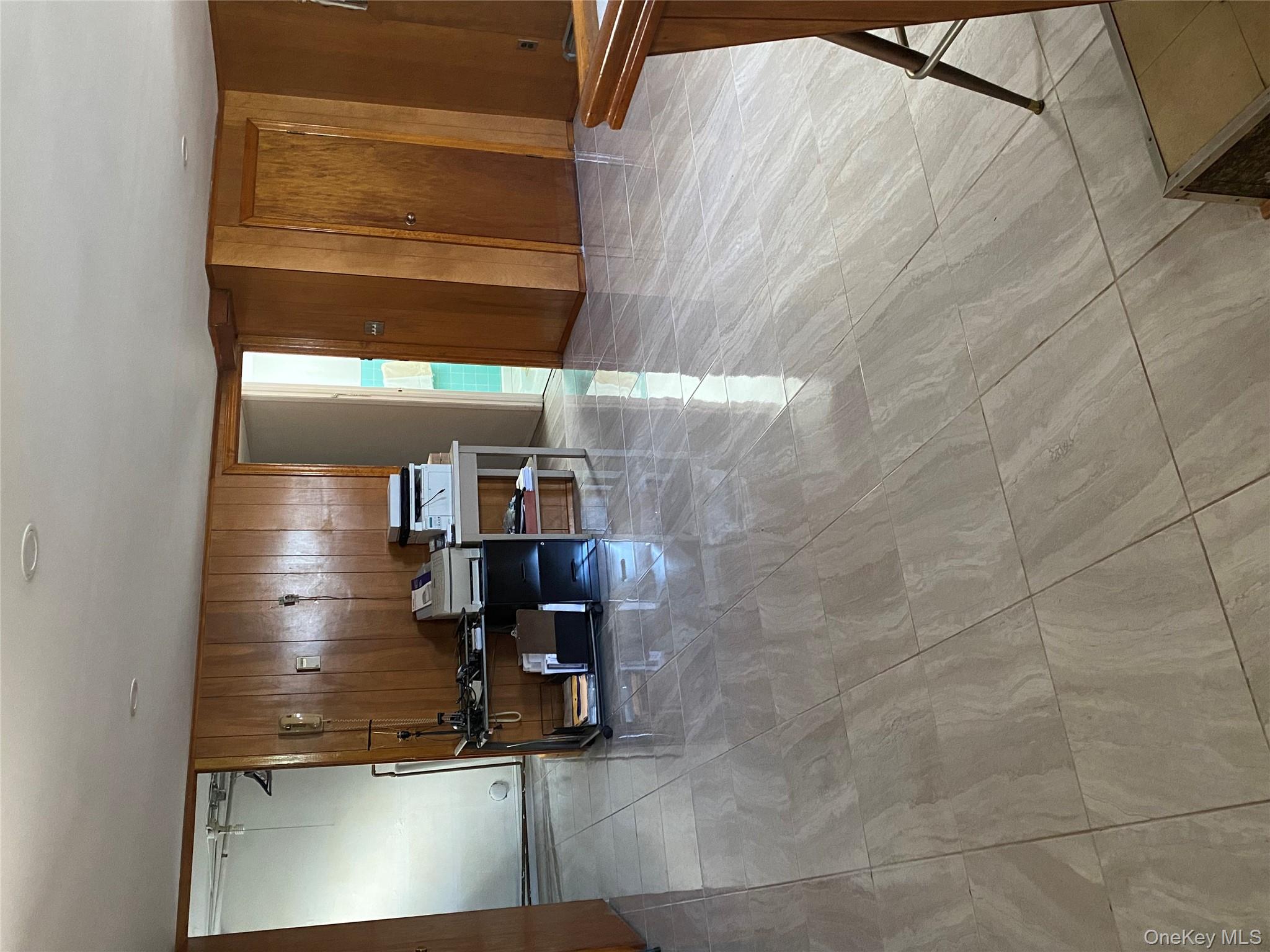 #3 photo, 81-46 266 St, Glen Oaks , NY 11004