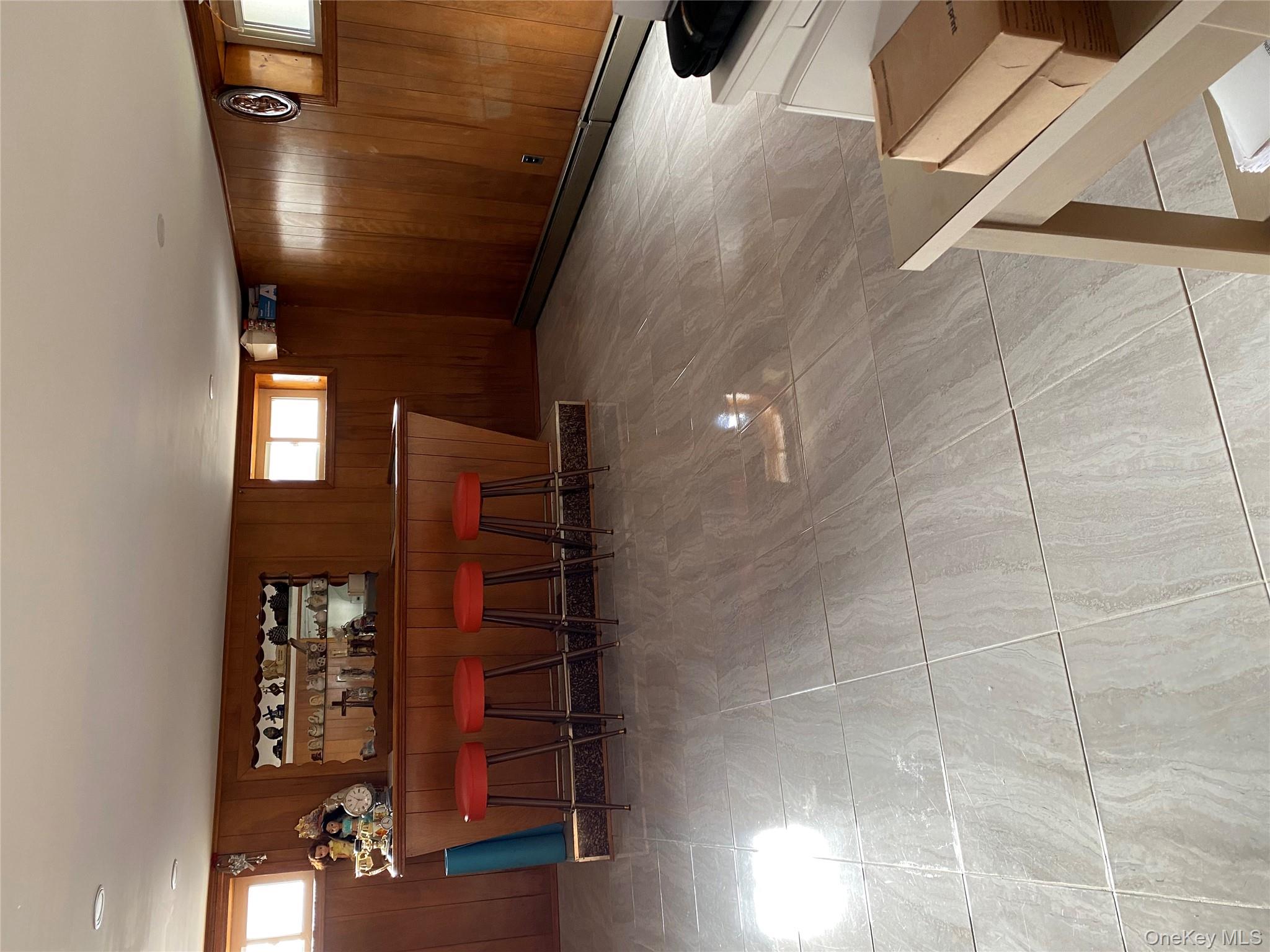 #5 photo, 81-46 266 St, Glen Oaks , NY 11004