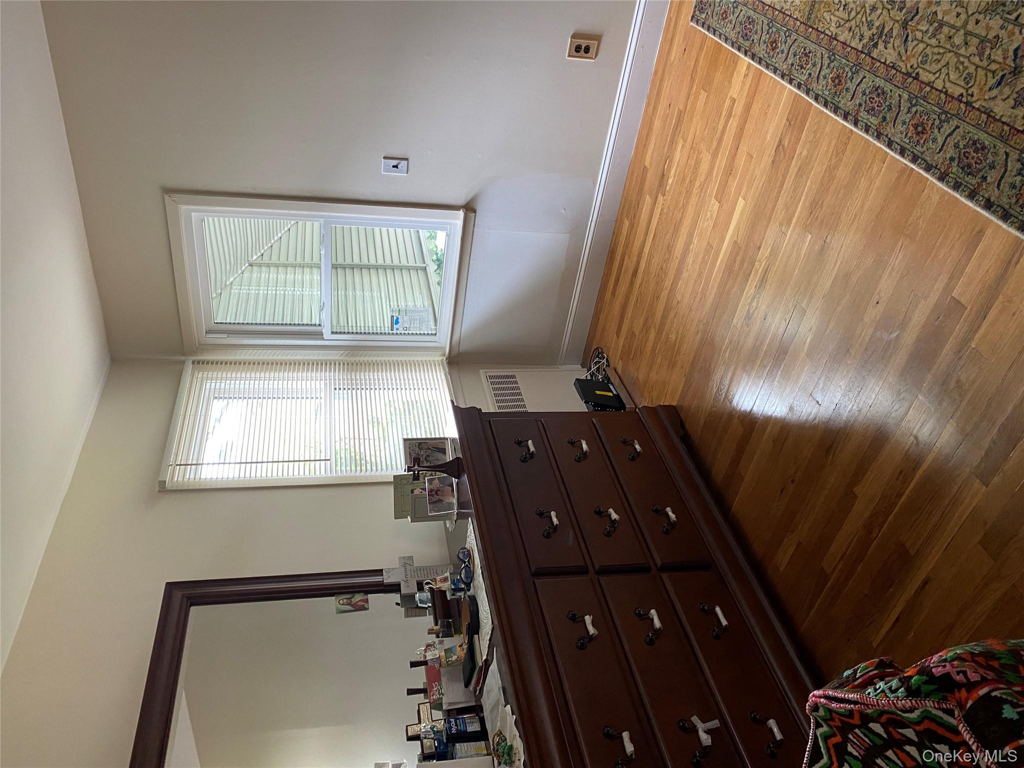 #6 photo, 81-46 266 St, Glen Oaks , NY 11004