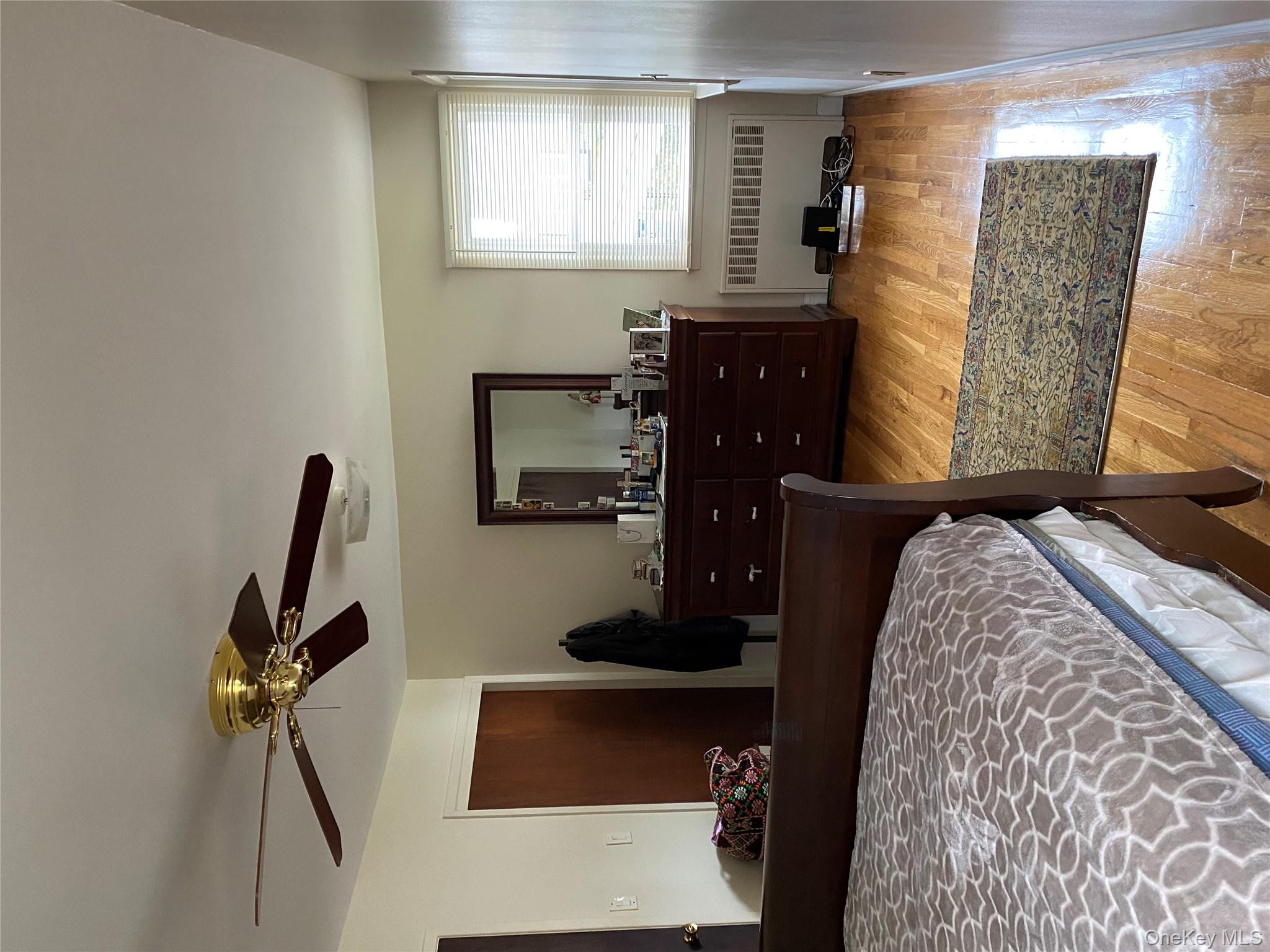 #7 photo, 81-46 266 St, Glen Oaks , NY 11004