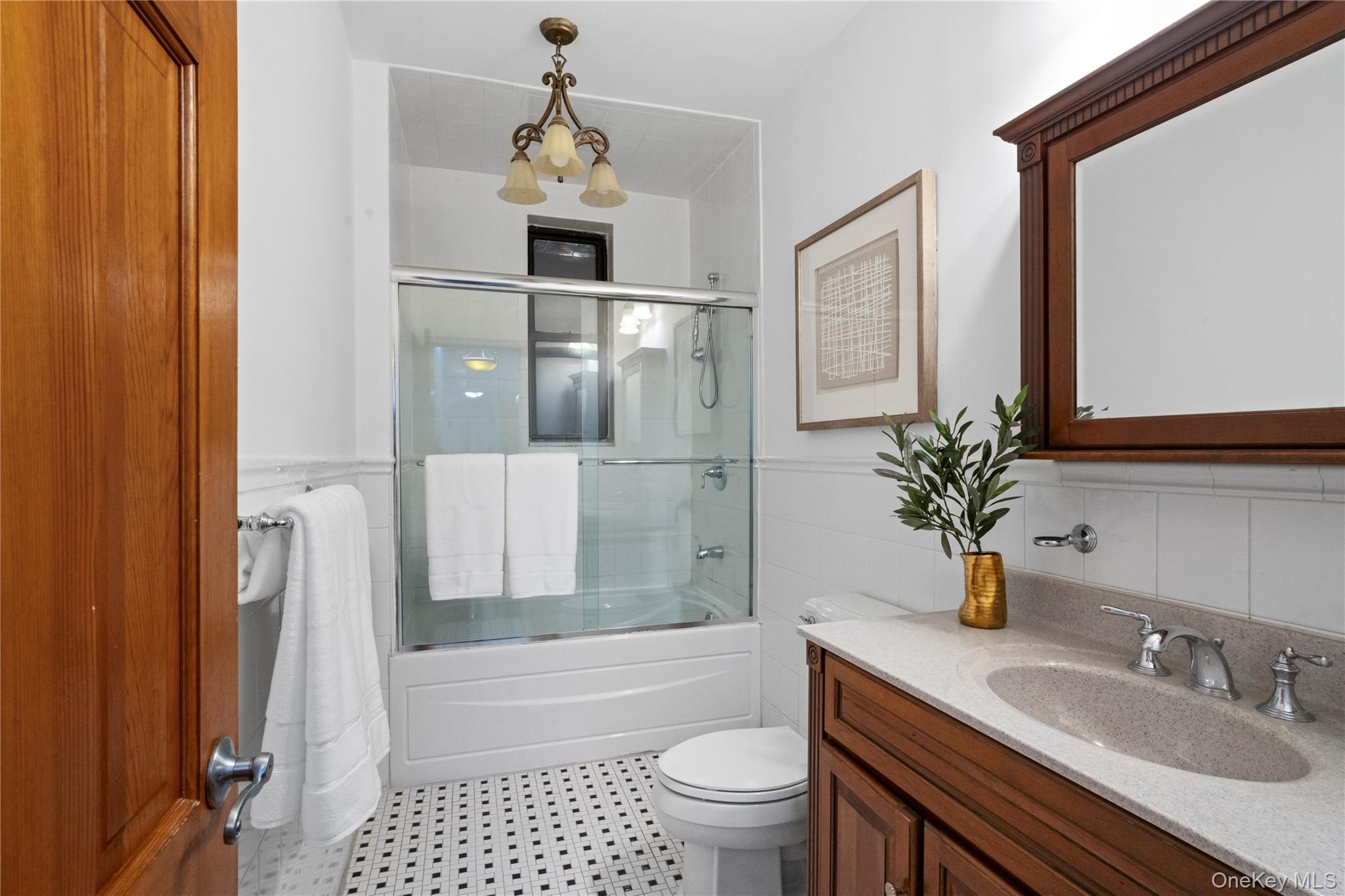 #12 photo, 11021 73rd Road, كوينز Forest Hills , NY 11375