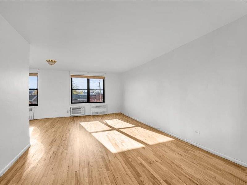 #2 photo, 877 Bay Ridge Ave, #3H, Dyker Heights , NY 11220