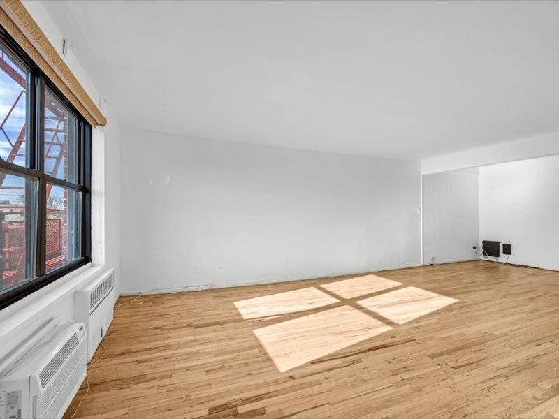 #4 photo, 877 Bay Ridge Ave, #3H, Dyker Heights , NY 11220