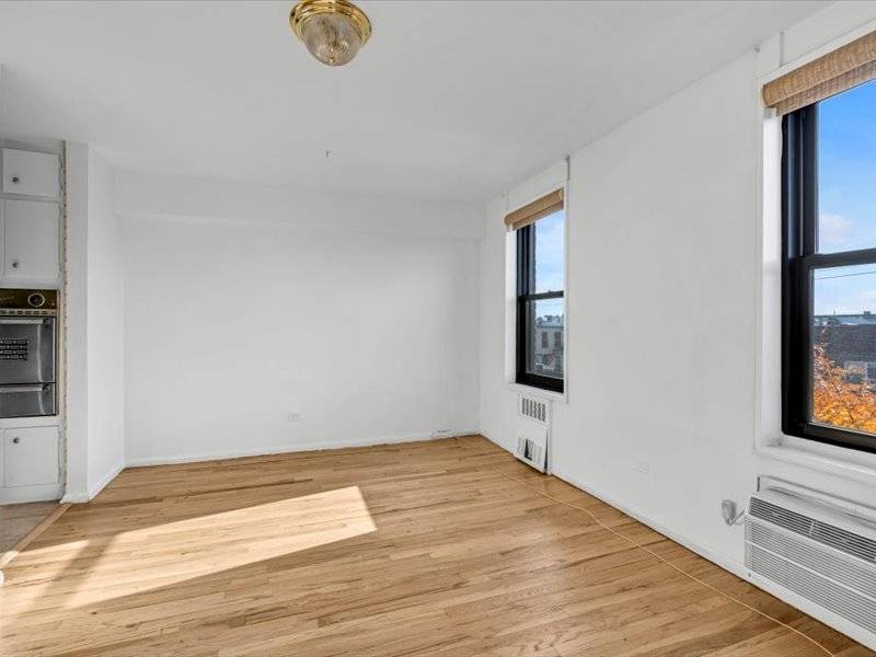 #7 photo, 877 Bay Ridge Ave, #3H, Dyker Heights , NY 11220