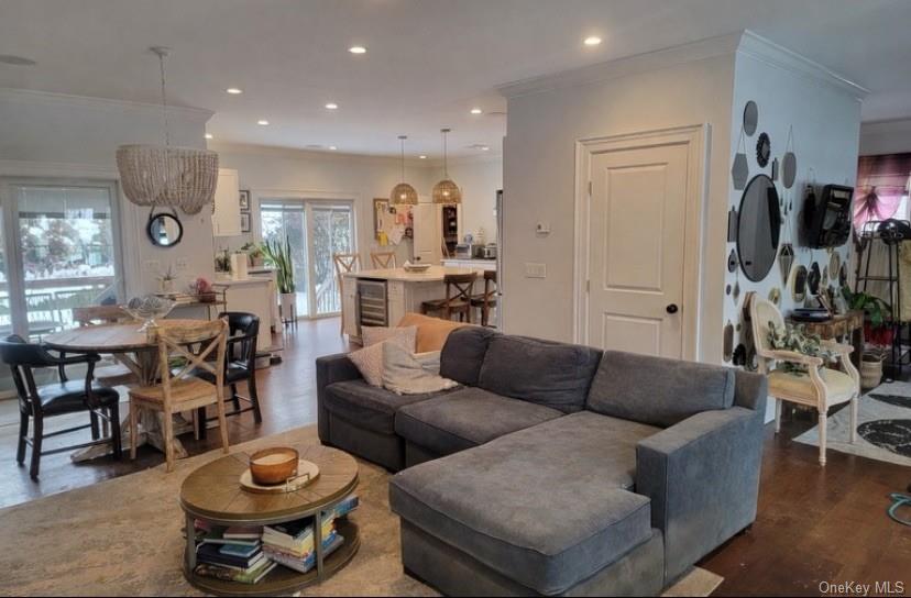 #3 photo, 9 Floral Lane, 東長島 圣占士 Saint James , NY 11780