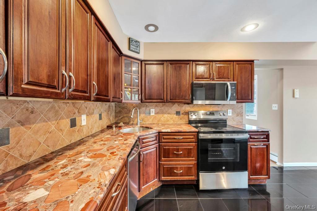 #14 photo, 7 Carto Circle, Deer Park , NY 11729