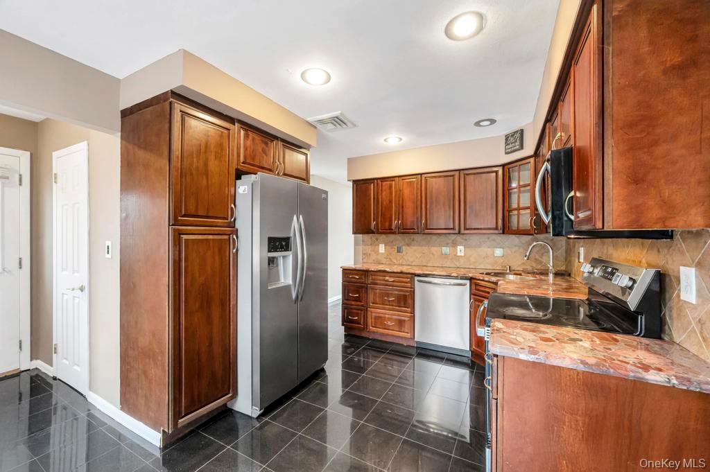 #15 photo, 7 Carto Circle, Deer Park , NY 11729