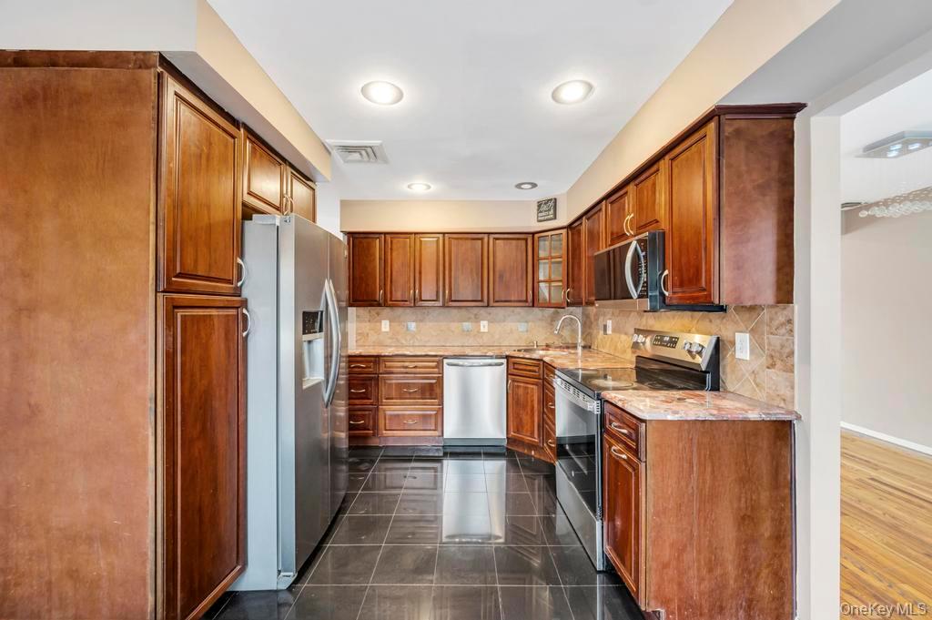 #16 photo, 7 Carto Circle, Deer Park , NY 11729