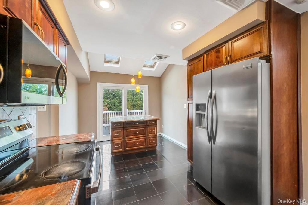 #17 photo, 7 Carto Circle, Deer Park , NY 11729