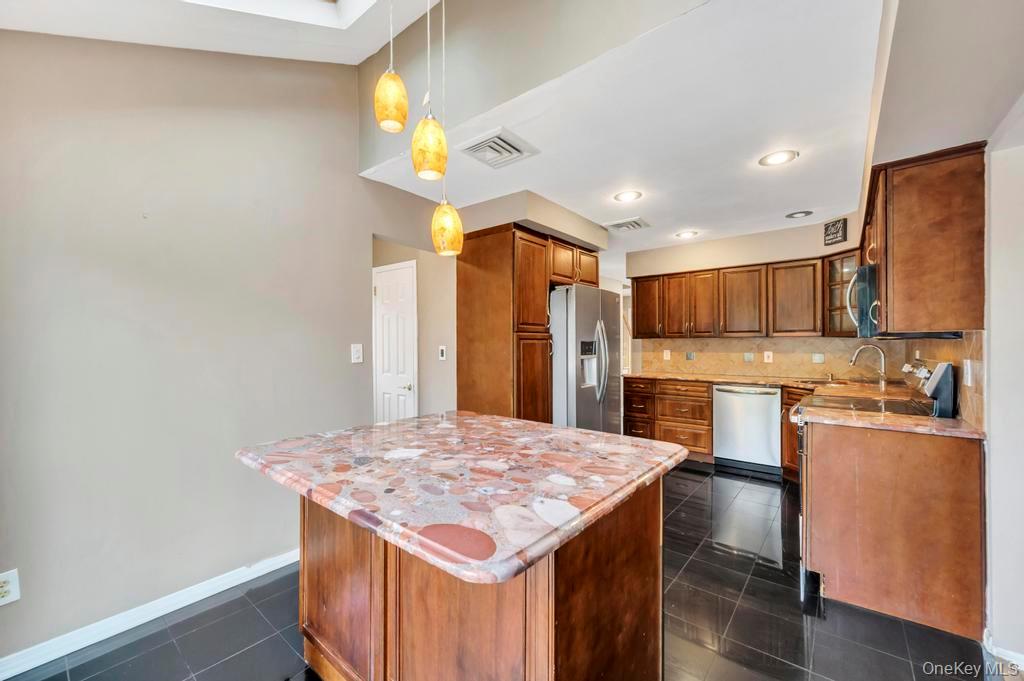 #20 photo, 7 Carto Circle, Deer Park , NY 11729