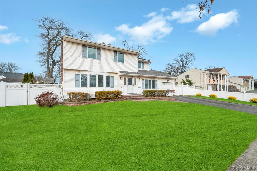 #4 photo, 7 Carto Circle, Deer Park , NY 11729