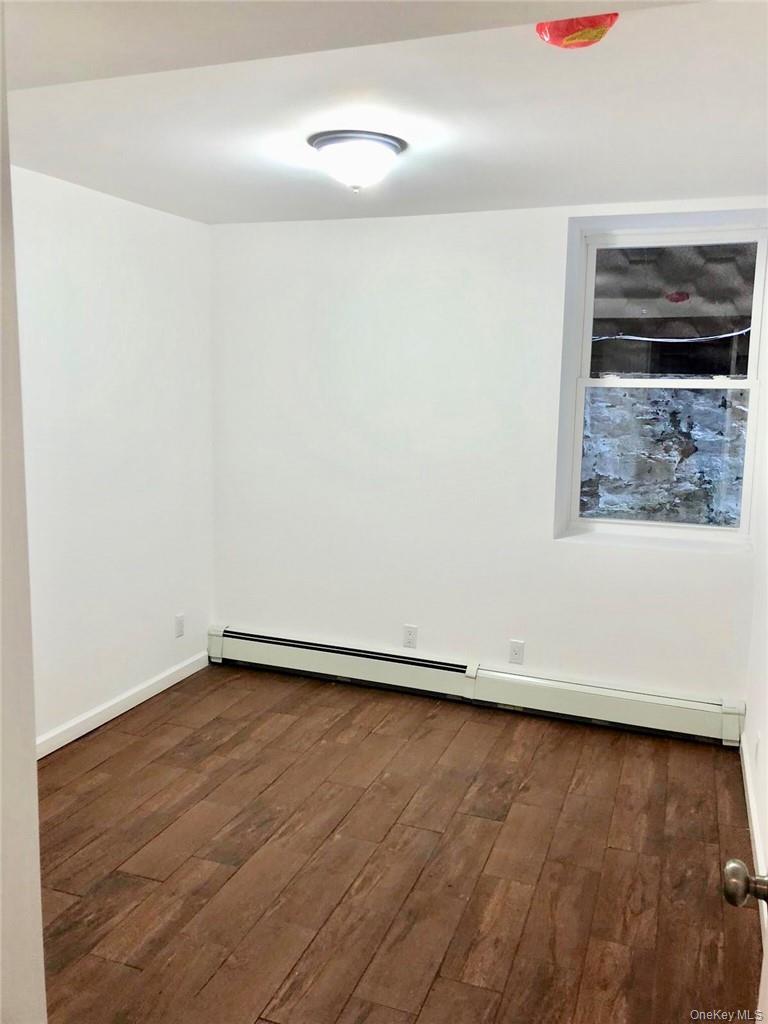 #4 photo, 1823 Amethyst Street, Bronx , NY 10462