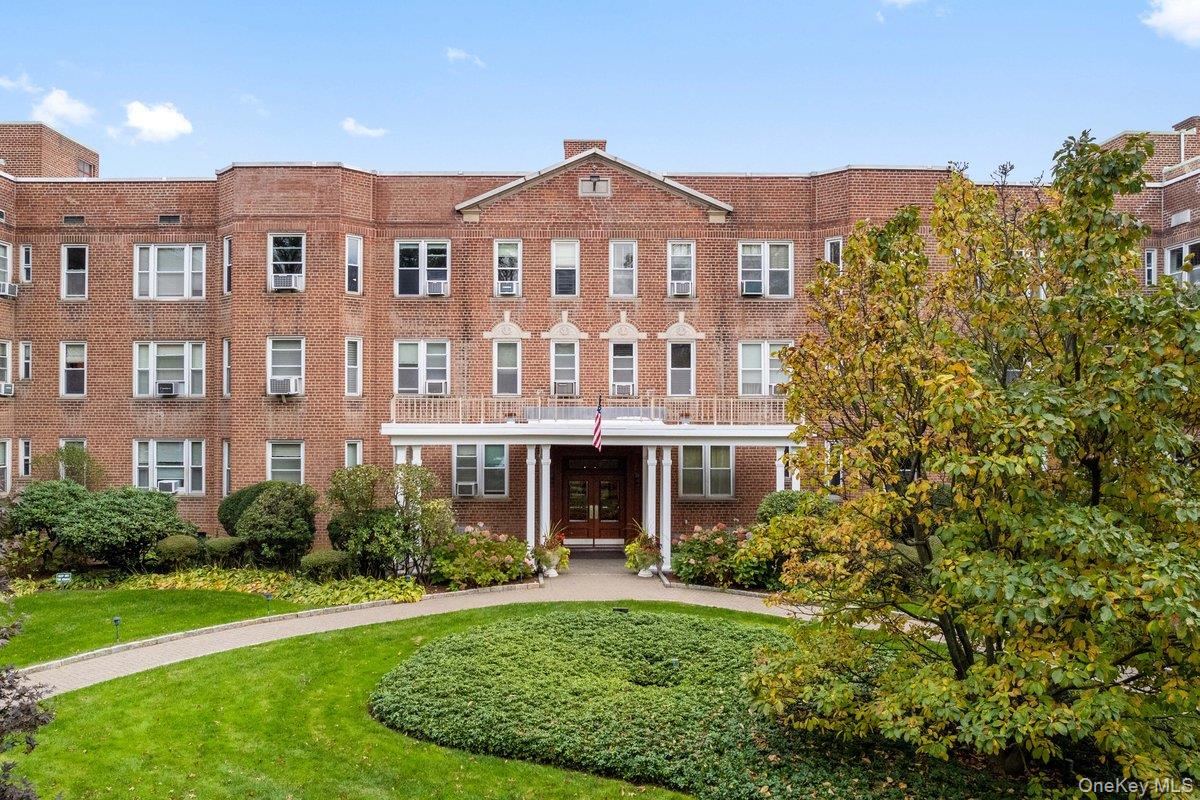 #16 photo, 2 Overlook  Road, White Plains , NY 10605