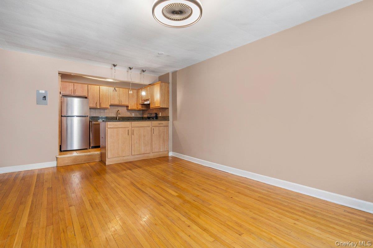 #8 photo, 2 Overlook  Road, White Plains , NY 10605