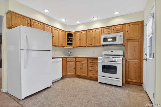 #10 photo, 400 Foch Boulevard, Mineola , NY 11501