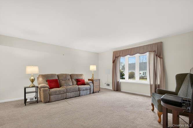 #5 photo, 400 Foch Boulevard, Mineola , NY 11501