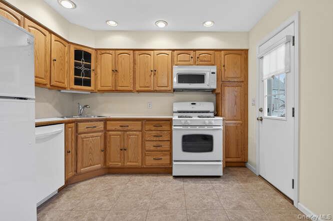 #9 photo, 400 Foch Boulevard, Mineola , NY 11501