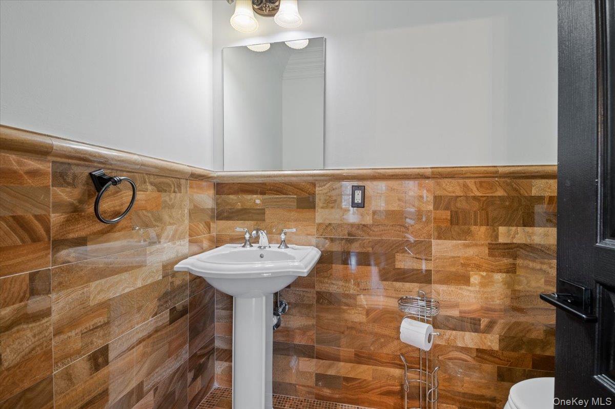 #16 photo, 32 The Preserve, Woodbury , NY 11797