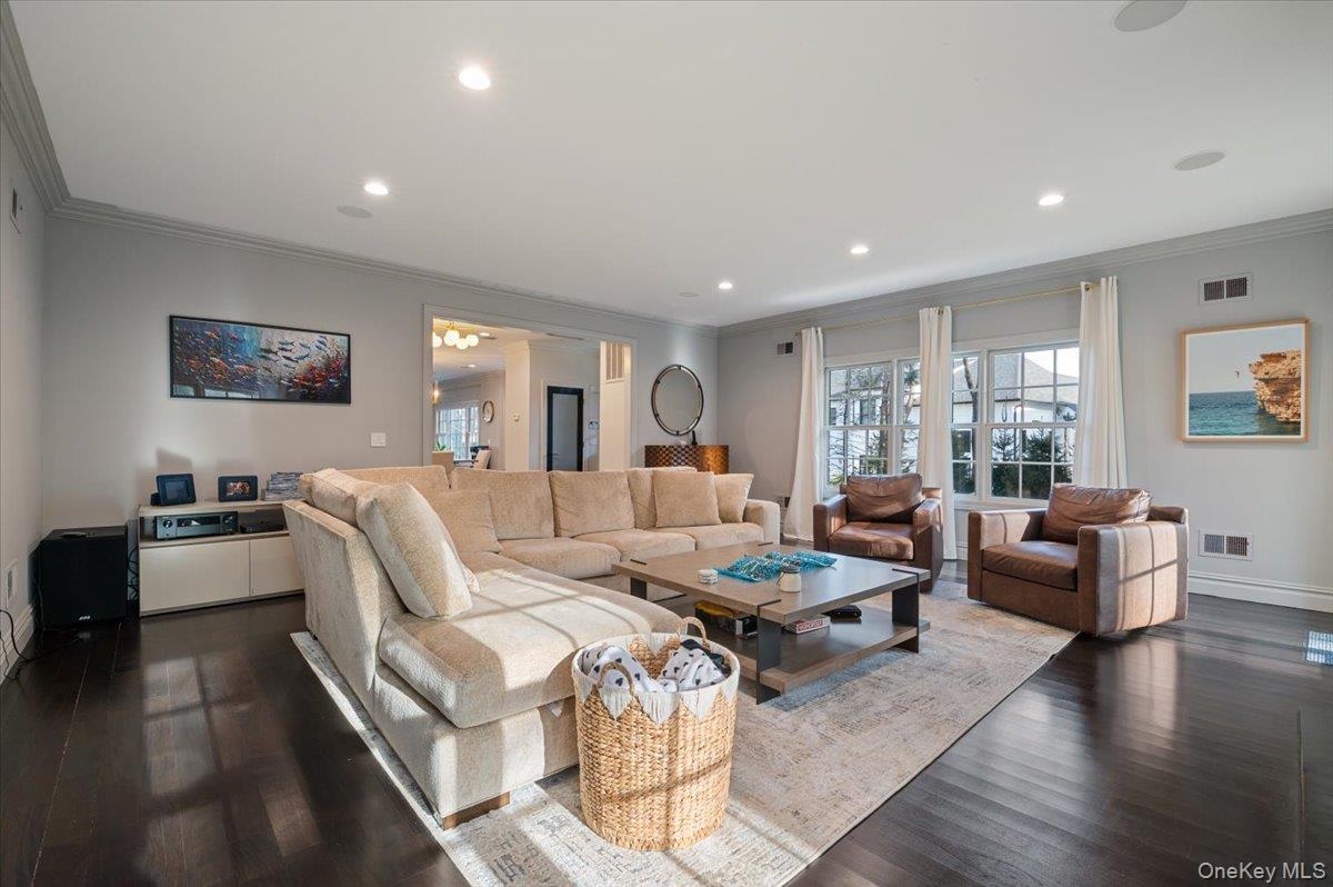 #6 photo, 32 The Preserve, Woodbury , NY 11797