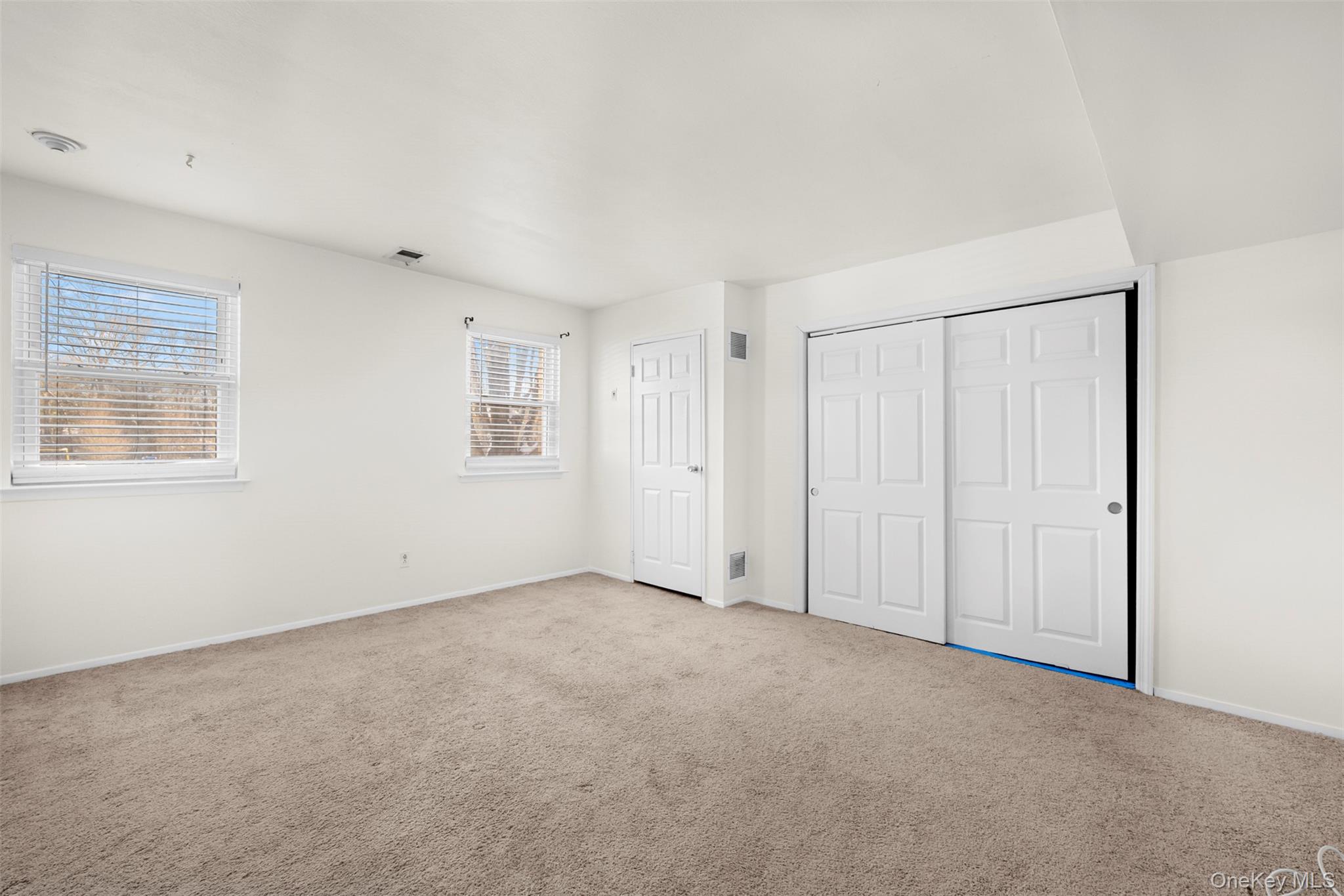 #13 photo, 64 Artist Lake Drive, Саффолк ‖ Middle Island , NY 11953