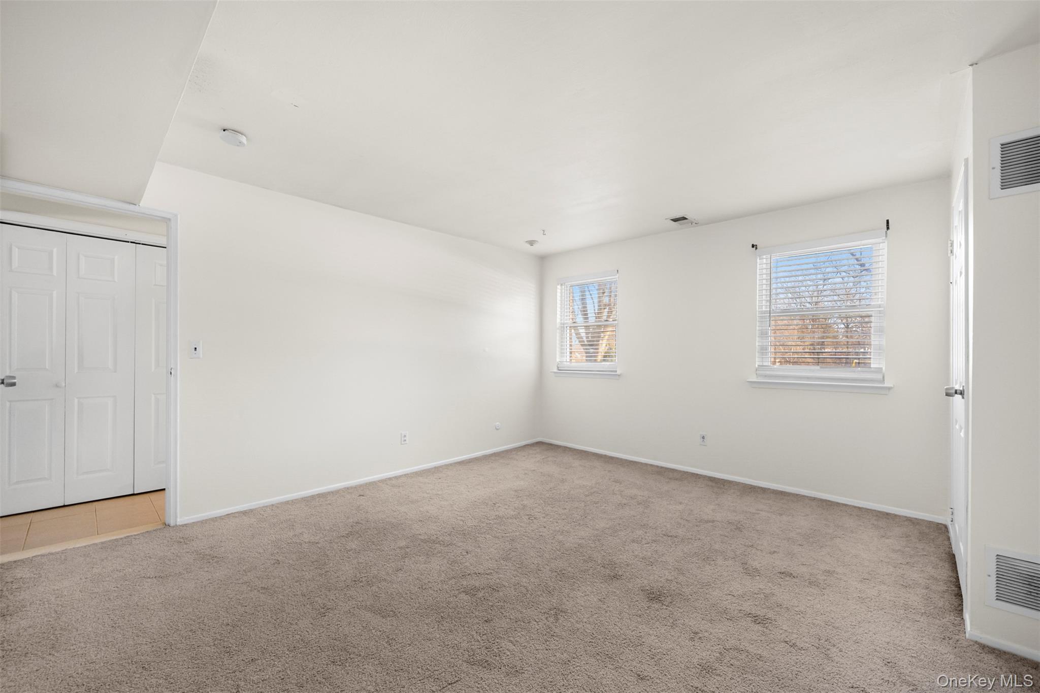 #14 photo, 64 Artist Lake Drive, Саффолк ‖ Middle Island , NY 11953