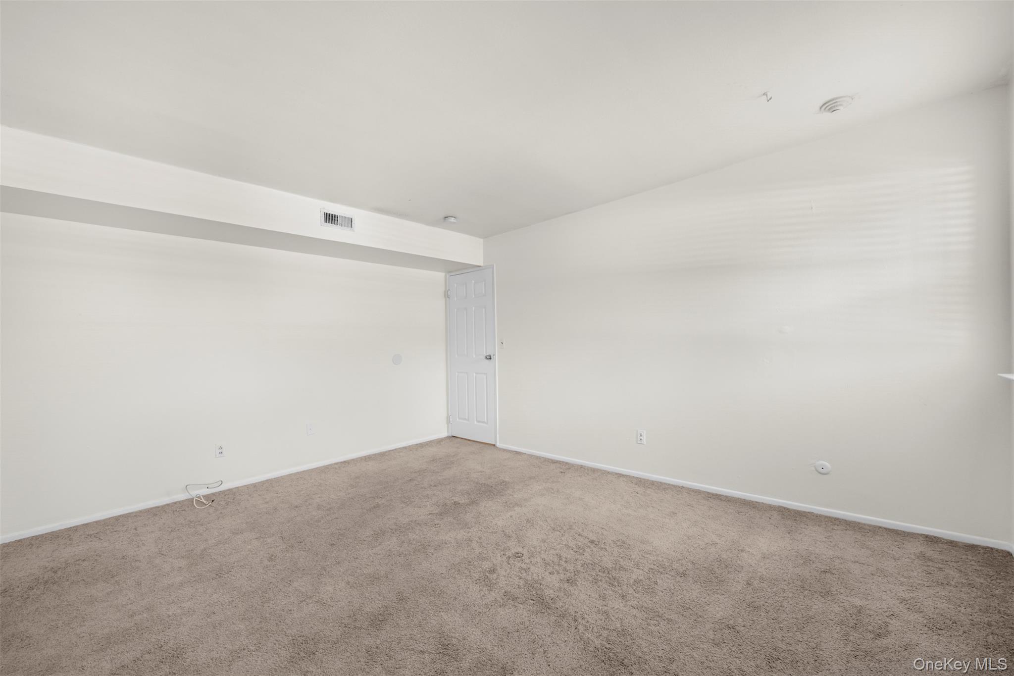 #17 photo, 64 Artist Lake Drive, Саффолк ‖ Middle Island , NY 11953