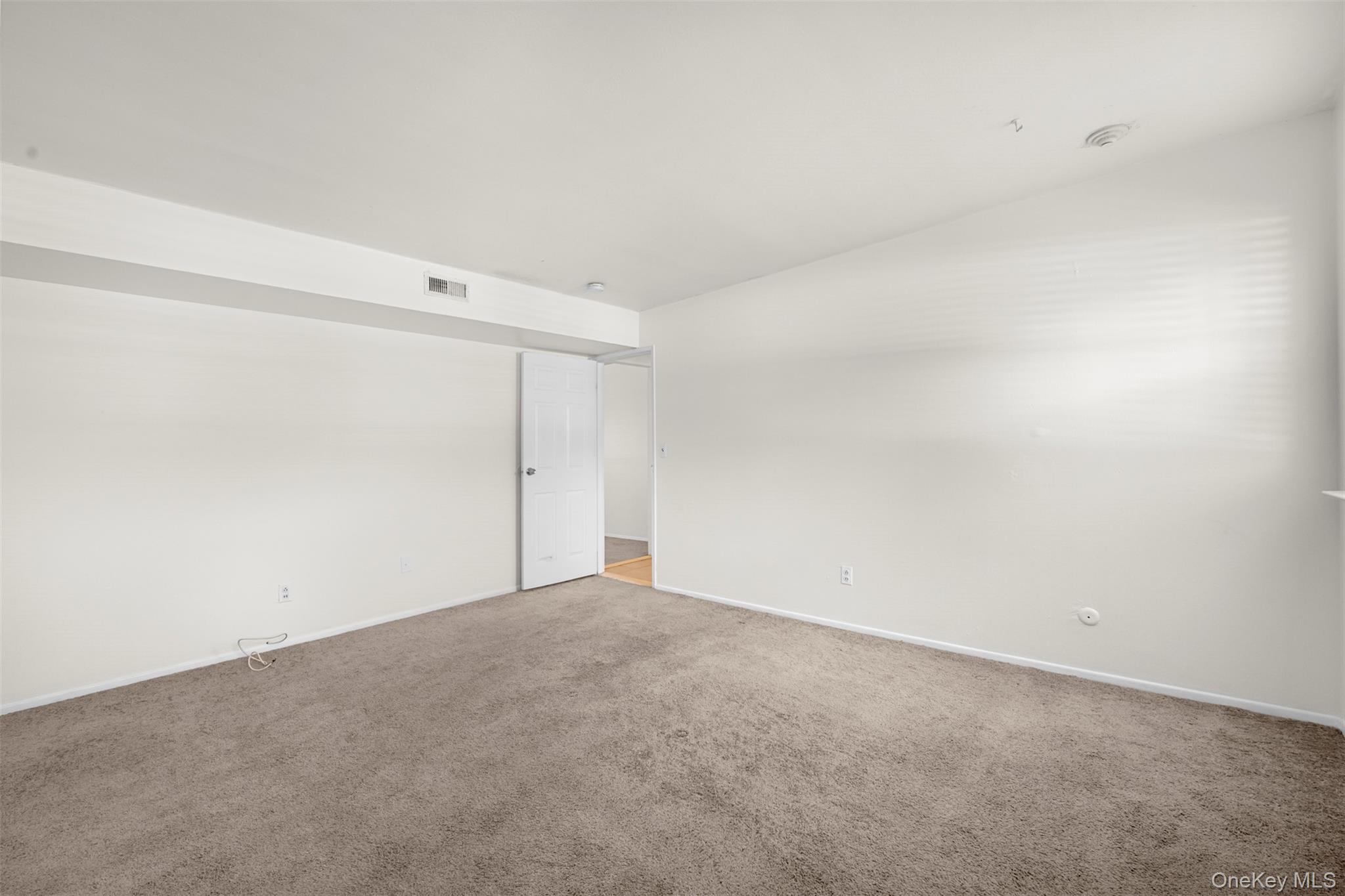 #18 photo, 64 Artist Lake Drive, Саффолк ‖ Middle Island , NY 11953