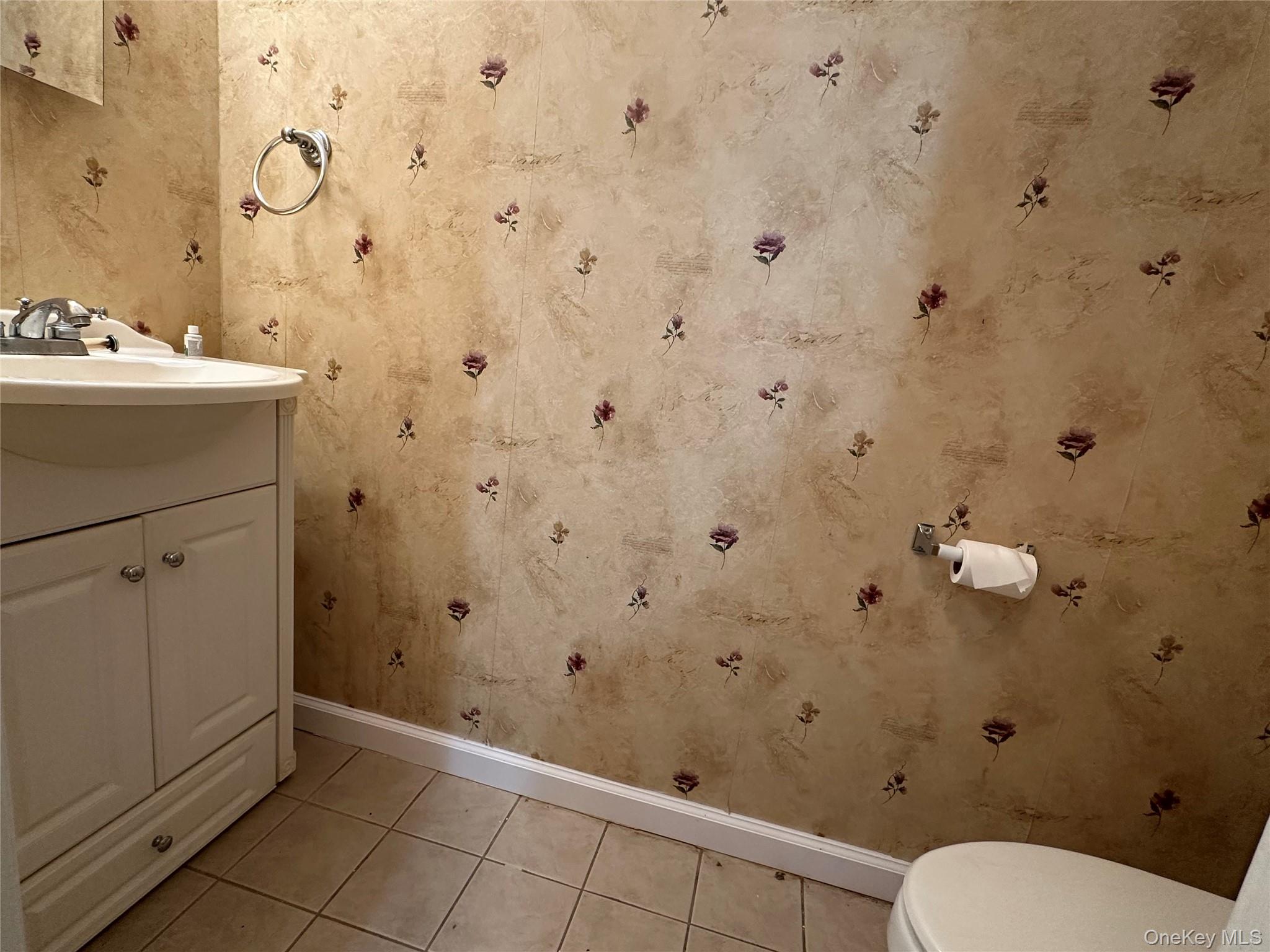 #3 photo, 216 Springmeadow Drive, Holbrook , NY 11741