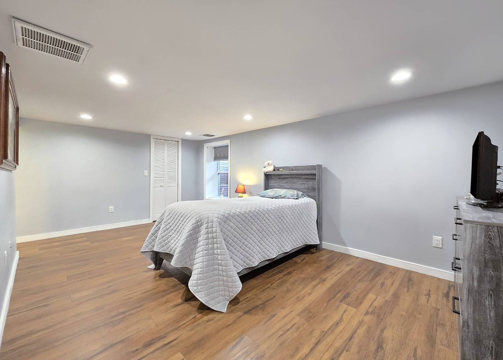 #18 photo, 116 Bellport Ave, Bellport , NY 11713