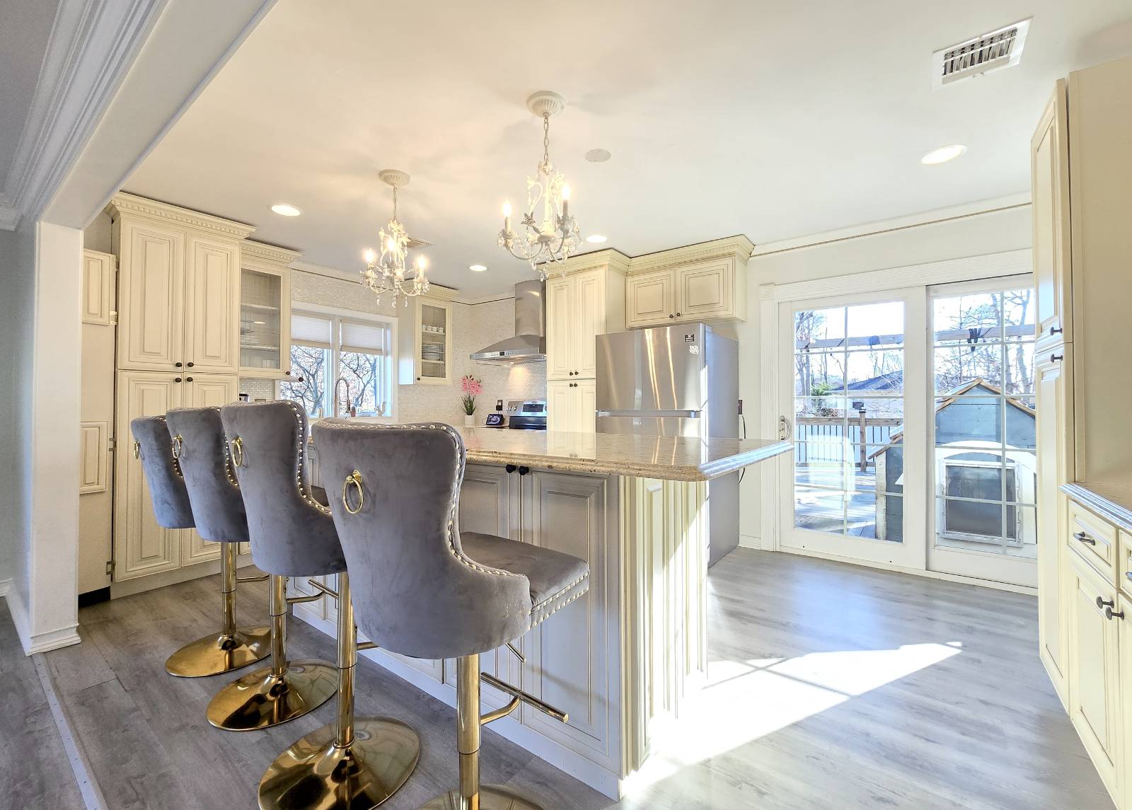 #3 photo, 116 Bellport Ave, Bellport , NY 11713