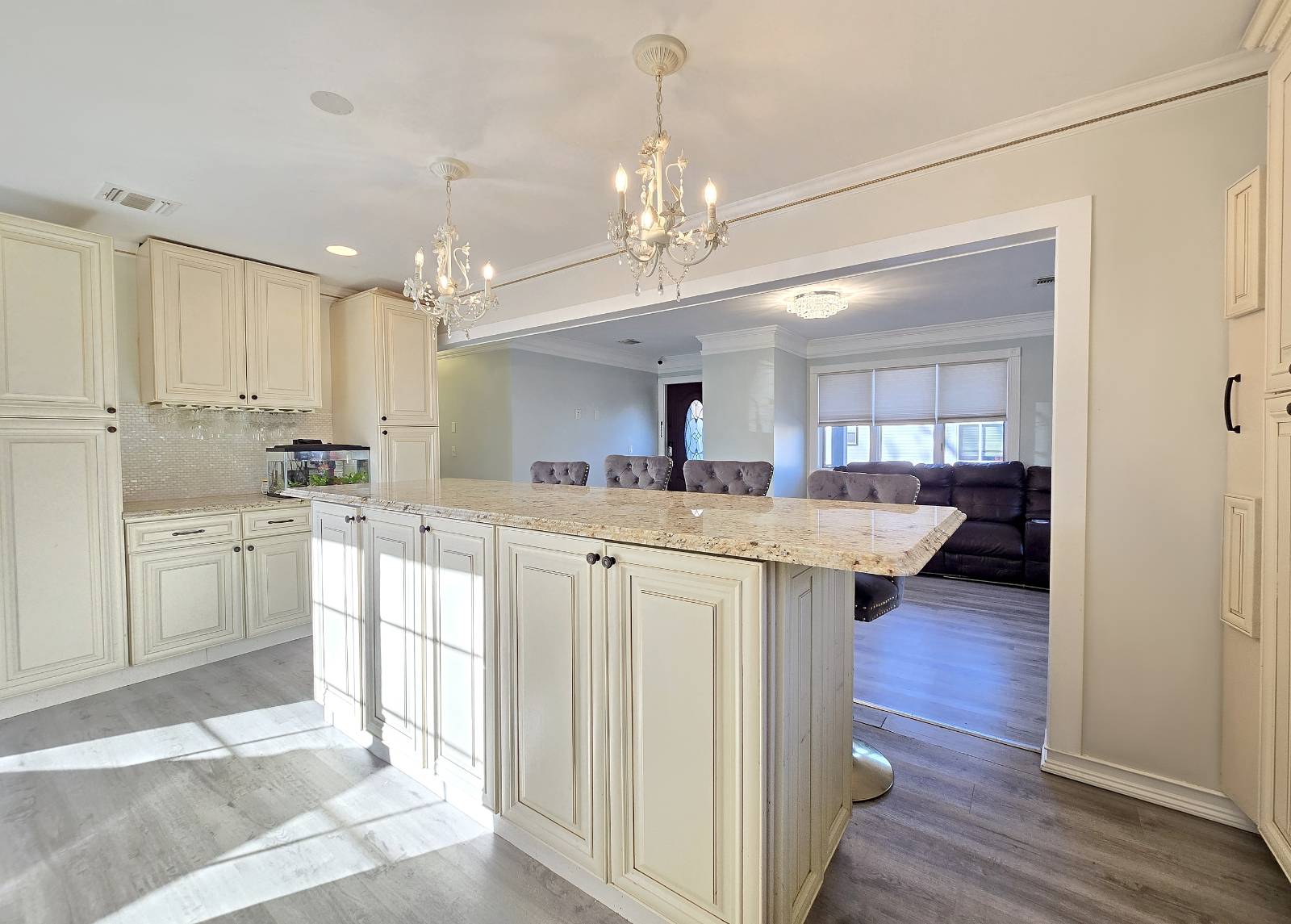 #6 photo, 116 Bellport Ave, Bellport , NY 11713