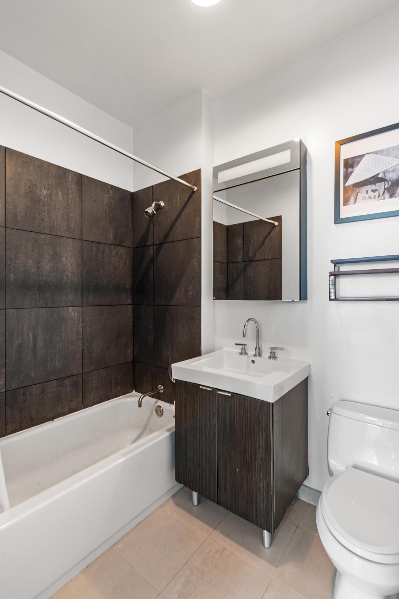 #6 photo, 184 Kent Avenue, Williamsburg , NY 11249