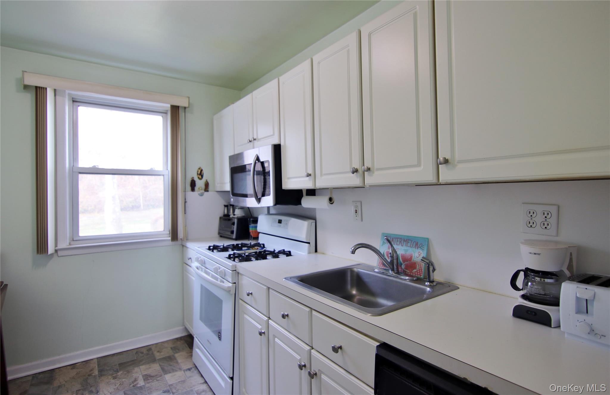 #10 photo, 39 Avon Circle, Rye Brook , NY 10573