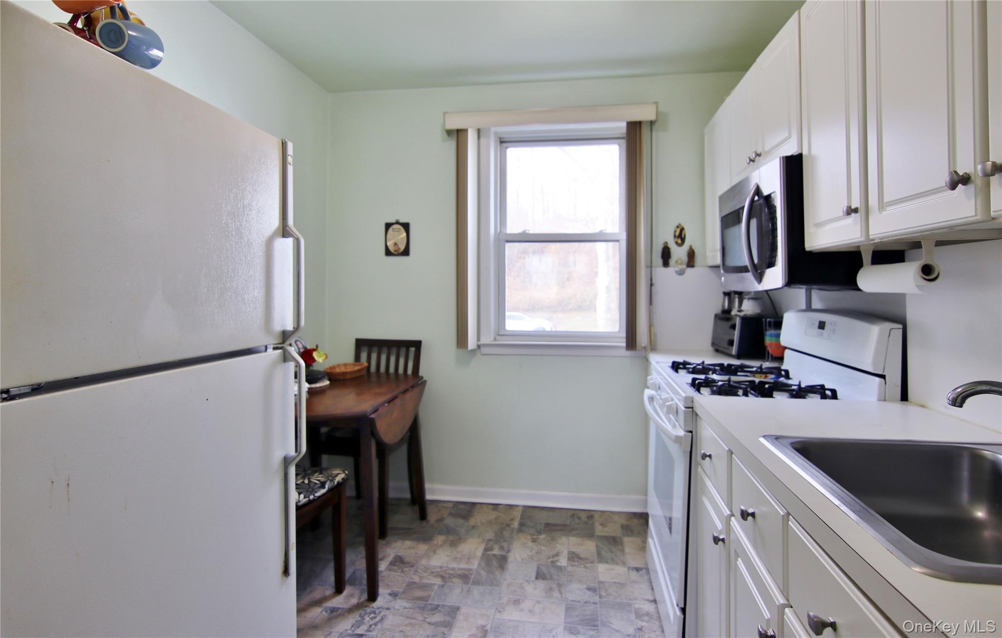 #11 photo, 39 Avon Circle, Rye Brook , NY 10573