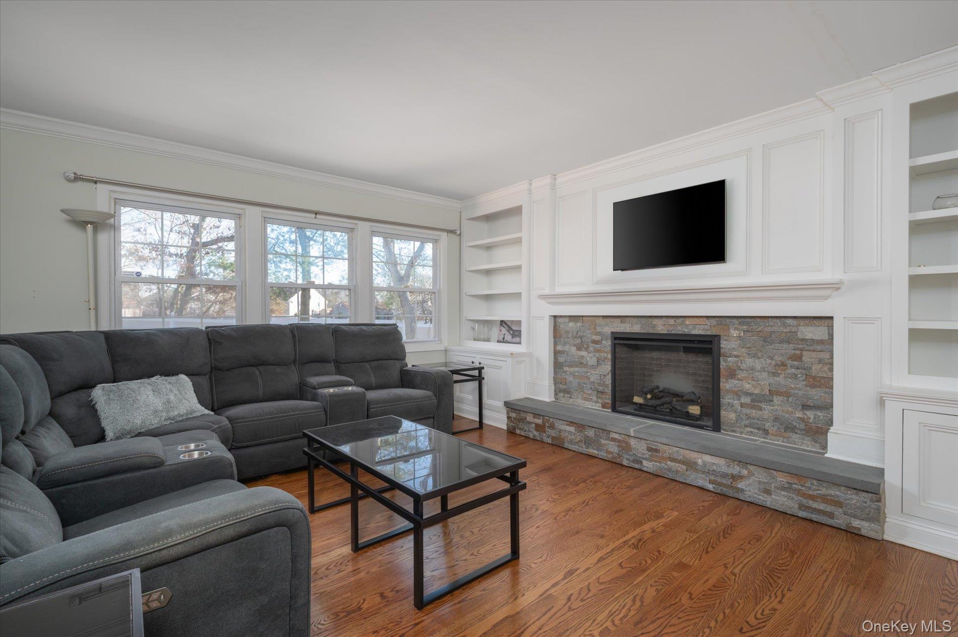 #5 photo, 123 Wedgewood Drive, Coram , NY 11727